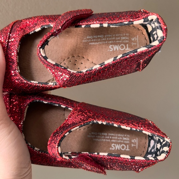 T5 Glitter Toms - Picture 2 of 4